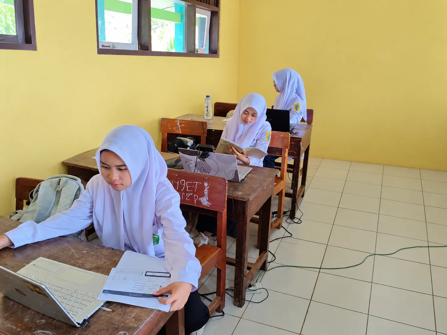 Suasana tes online